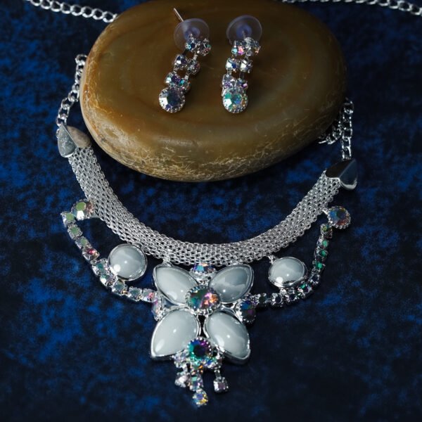 NECKLACE-9005_3-1.jpg NECKLACE-9005_3-1.jpg