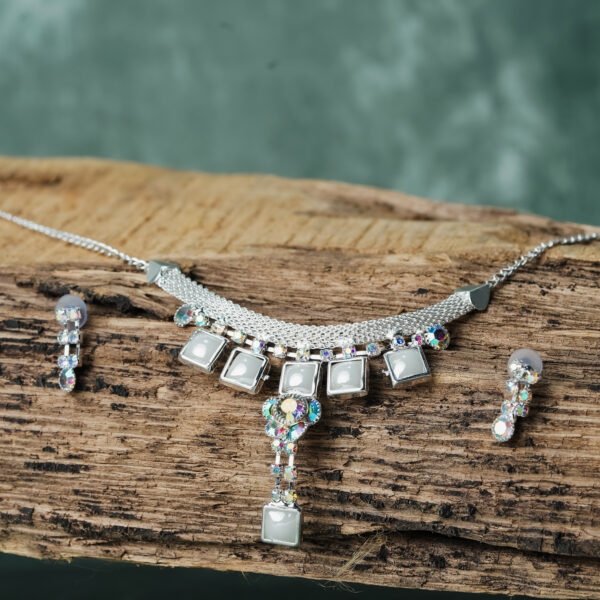 NECKLACE-9006_3-1.jpg NECKLACE-9006_3-1.jpg